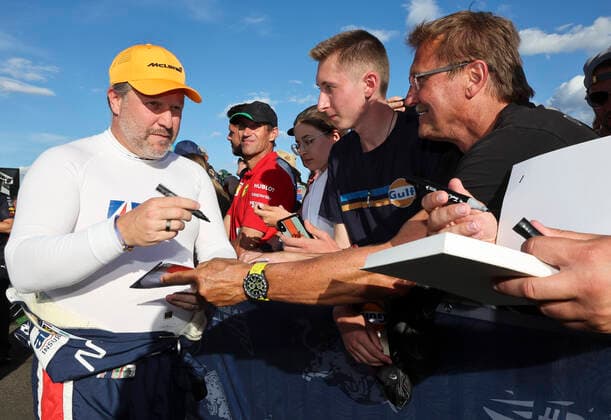 FORMULA 1 - GP of Austria 2022 SPIELBERG,AUSTRIA,09.JUL.22 - MOTORSPORTS, FORMULA 1 - Grand Prix of Austria, Red Bull Ring, Red Bull Legends Parade warm-up. Image shows Zak Brown.  GEPAxpictures xWolfgangxGrebien