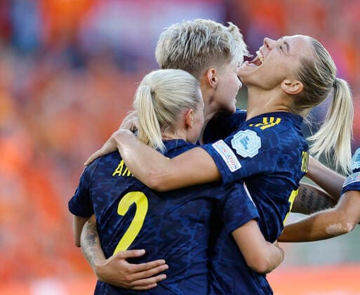 09 07 2022, Football, UEFA Womens EURO 2022, Netherlands Sweden, GB, Sheffield, Bramall Lane picture from left cheering after the goal to 1 0, cheering, cheering, emotions, goalkeeper Jonna Andersson 2 Sweden , Lina Hurtig 8 Sweden and Fridolina Rolfoe 18 Sweden Copyright: HMBxMedia xHeikoxBecker