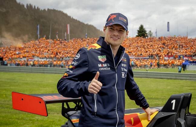 SPIELBERG Max Verstappen 1 with his fans during the drivers parade ahead of the Austrian Grand Prix at the Red Bull Ring on July 10, 2022 in Spielberg, Austria ANP SEM VAN DER WAL F1 Grand Prix of Austria 2022 xVIxANPxSportx xxANPxIVx 451588553 originalFilename: 451588553.jpg