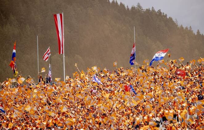 SPIELBERG Fans of Max Verstappen 1 during the drivers parade ahead of the Austrian Grand Prix at the Red Bull Ring on July 10, 2022 in Spielberg, Austria ANP SEM VAN DER WAL F1 Grand Prix of Austria 2022 xVIxANPxSportx xxANPxIVx 451588985 originalFilename: 451588985.jpg