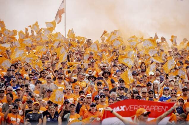 SPIELBERG Fans of Max Verstappen 1 during the drivers parade ahead of the Austrian Grand Prix at the Red Bull Ring on July 10, 2022 in Spielberg, Austria ANP SEM VAN DER WAL F1 Grand Prix of Austria 2022 xVIxANPxSportx xxANPxIVx 451589387 originalFilename: 451589387.jpg