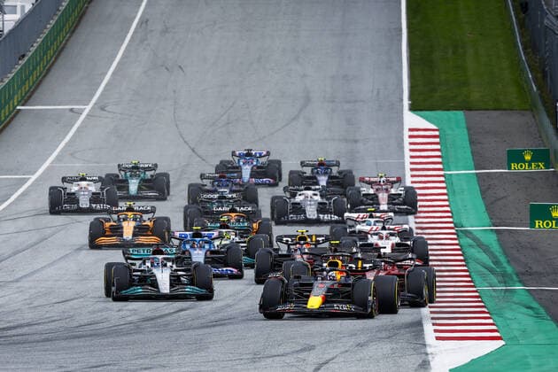Start of the race, 01 VERSTAPPEN Max (nld), Red Bull Racing RB18, 16 LECLERC Charles (mco), Scuderia Ferrari F1-75, action during the Formula 1 Rolex Grosser Preis Von Osterreich 2022, 2022 Austrian Grand Prix, 11th round of the 2022 FIA Formula One World Championship, WM, Weltmeisterschaft from July 8 to 10, 2022 on the Red Bull Ring, in Spielberg, Austria - F1 - AUSTRIAN GRAND PRIX 2022 - RACE DPPI Panoramic  00122027__R3_3207.JPG_