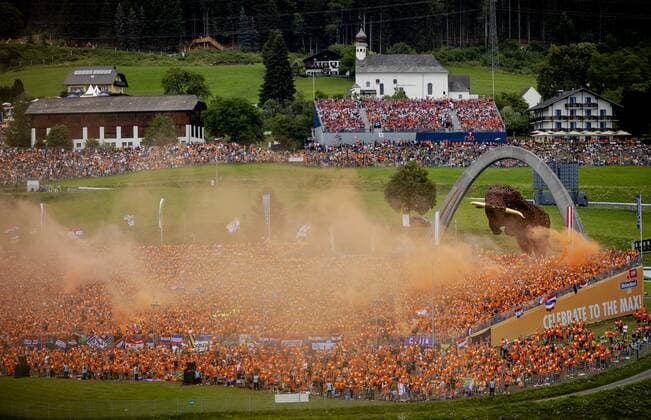SPIELBERG Max fans during the Austrian Grand Prix at the Red Bull Ring on July 10, 2022 in Spielberg, Austria ANP SEM VAN DER WAL F1 Grand Prix of Austria 2022 xVIxANPxSportx xxANPxIVx 451591635 originalFilename: 451591635.jpg