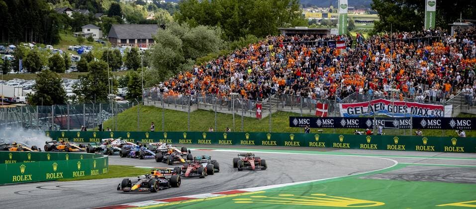 SPIELBERG Max Verstappen 1 driving the Oracle Red Bull Racing RB18 Honda takes first through the turn during the Austrian Grand Prix at the Red Bull Ring on July 10, 2022 in Spielberg, Austria ANP SEM VAN DER WAL F1 Grand Prix of Austria 2022 xVIxANPxSportx xxANPxIVx 451591858 originalFilename: 451591858.jpg