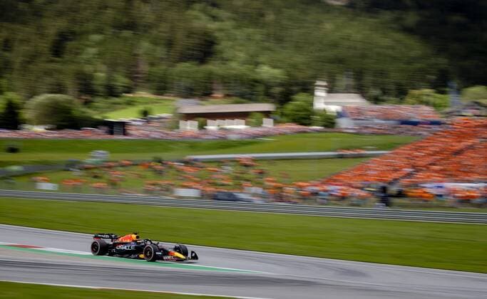 SPIELBERG Max Verstappen 1 with the Oracle Red Bull Racing RB18 Honda during the Austrian Grand Prix at the Red Bull Ring on July 10, 2022 in Spielberg, Austria ANP SEM VAN DER WAL F1 Grand Prix of Austria 2022 xVIxANPxSportx xxANPxIVx 451594547 originalFilename: 451594547.jpg