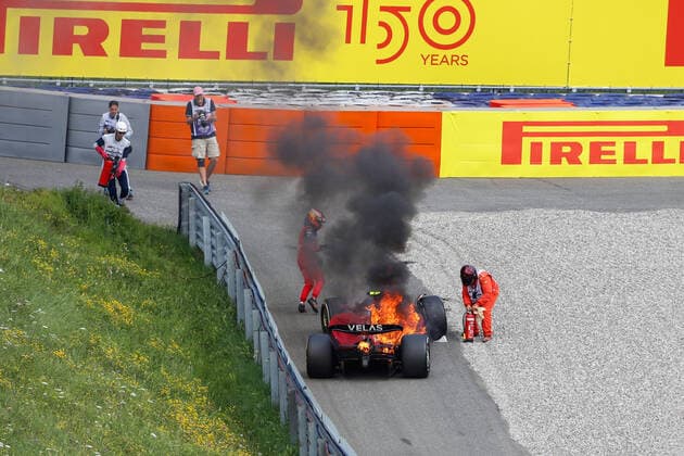 55 SAINZ Carlos (spa), Scuderia Ferrari F1-75, action crash, accident, car in fire during the Formula 1 Rolex Grosser Preis Von Osterreich 2022, 2022 Austrian Grand Prix, 11th round of the 2022 FIA Formula One World Championship, WM, Weltmeisterschaft from July 8 to 10, 2022 on the Red Bull Ring, in Spielberg, Austria - F1 - AUSTRIAN GRAND PRIX 2022 - RACE DPPI Panoramic  00122027__V2_3427