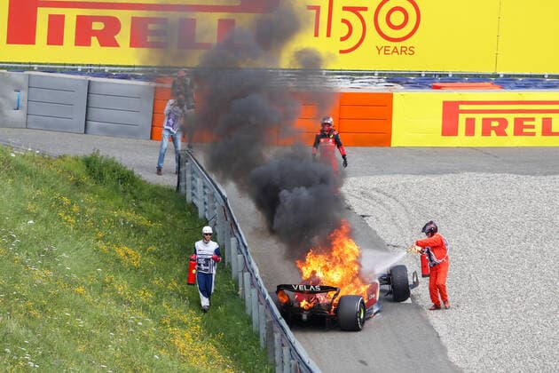 55 SAINZ Carlos (spa), Scuderia Ferrari F1-75, action crash, accident, car in fire during the Formula 1 Rolex Grosser Preis Von Osterreich 2022, 2022 Austrian Grand Prix, 11th round of the 2022 FIA Formula One World Championship, WM, Weltmeisterschaft from July 8 to 10, 2022 on the Red Bull Ring, in Spielberg, Austria - F1 - AUSTRIAN GRAND PRIX 2022 - RACE DPPI Panoramic  00122027__V2_3447