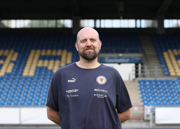 Dr Alexander Ruhe Chiropractor Eintracht Braunschweig 2 BL, Portraettermin 2022 2023