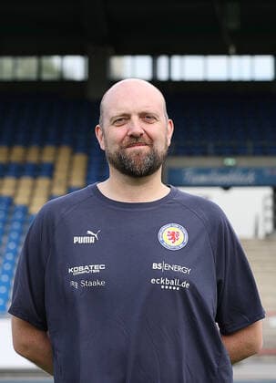 Dr Alexander Ruhe Chiropractor Eintracht Braunschweig 2 BL, Portraettermin 2022 2023