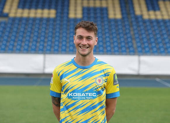 Yari Otto Eintracht Braunschweig 2 BL, portrait date 2022 2023