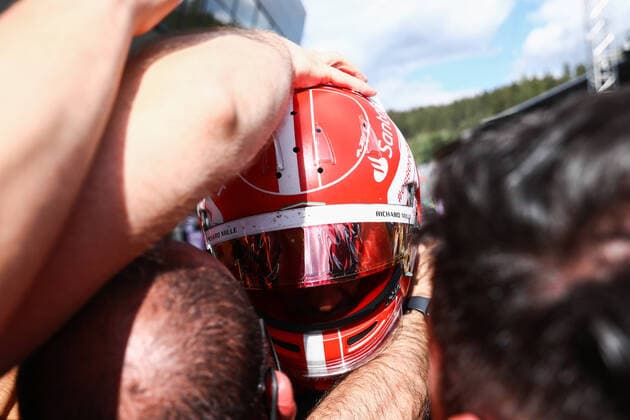 Sport Bilder des Tages F1 Austrian Grand Prix Charles Leclerc of Ferrari celebrates after he won the Formula 1 Austrian Grand Prix at Red Bull Ring in Spielberg, Austria on July 10, 2022. Spielberg Austria  Copyright: xJakubxPorzyckix originalFilename:porzycki-f1austri220710_npViv.jpg