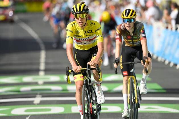 CHATEL LES PORTES DU SOLEIL, FRANCE - JULY 10 : Pogacar Tadej (SLO) of UAE Team Emirates beats Vingegaard Jonas (DEN) of Team Jumbo-Visma during stage 9 of the 109th edition of the 2022 Tour de France cycling race, a stage of 183 kms with start in Aigle, Switzerland and finish in Chatel Les Portes Du Soleil on July 10, 2022 in Chatel Les Portes Du Soleil, France, 10 07 2022 ( Motordriver Kenny Verfaillie - Tour de France 2022 - Stage 09 PhotoNews Panoramic 