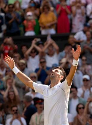 Mandatory Credit: Photo by Ella Ling Shutterstock (13018059ds) Novak Djokovic celebrates victory in the Men s Singles Final Wimbledon Tennis Championships, Day 14, The All England Lawn Tennis and Croquet Club, London, UK - 10 Jul 2022 Wimbledon Tennis Championships, Day 14, The All England Lawn Tennis and Croquet Club, London, UK - 10 Jul 2022  Copyright: xEllaxLing Shutterstockx 13018059ds