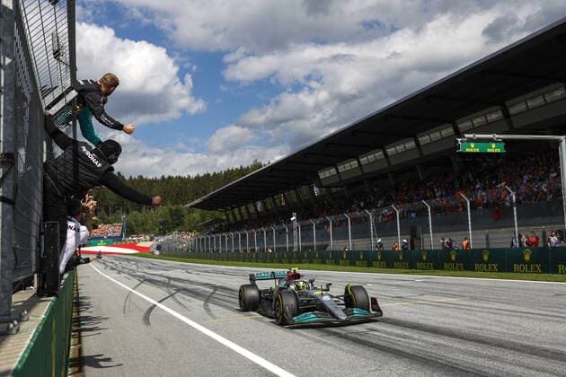 44 HAMILTON Lewis (gbr), Mercedes AMG F1 Team W13, action during the Formula 1 Rolex Grosser Preis Von Osterreich 2022, 2022 Austrian Grand Prix, 11th round of the 2022 FIA Formula One World Championship, WM, Weltmeisterschaft from July 8 to 10, 2022 on the Red Bull Ring, in Spielberg, Austria - F1 - AUSTRIAN GRAND PRIX 2022 - RACE DPPI Panoramic  00122027_F12022GP11AUT_JK61852
