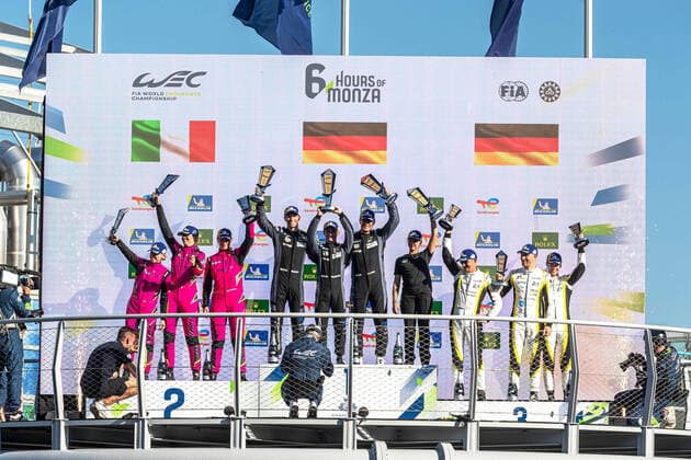 Bilder des Jahres 2022, Sport 07 Juli Sport Themen der Woche KW27 Sport Bilder des Tages LMGTE AM PODIUM - P1: 77 DEMPSEY-PROTON RACING (DEU) PORSCHE 911 RSR 19 (LMGTE AM) - CHRISTIAN RIED (DEU) - SEBASTIAN PRIAULX (GBR) - HARRY TINCKNELL (GBR) - P2: 85 IRON DAMES (ITA) FERRARI 488 GTE EVO (LMGTE AM) - RAHEL FREY (CHE) - MICHELLE GATTING (DNK) - SARAH BOVY (BEL) - P3: 46 TEAM PROJECT 1 (DEU) PORSCHE 911 RSR 19 (LMGTE AM) - MATTEO CAIROLI (ITA) - MIKKEL PEDERSEN (DNK) - NICHOLAS LEUTWILER (CHE) DURING THE 6 HOURS OF MONZA, PODIUM, FOURTH ROUND OF THE 2022 FIA WORLD ENDURANCE CHAMPIONSHIP (FIA WEC),RACE, AT AUTODROMO NAZIONALE MONZA, MONZA, ITALY, JULY 07-10 2022 MOTORSPORT : FIA WEC - 6 Heures de Monza - Endurance - 10 07 2022 MotorsportImages Panoramic 
