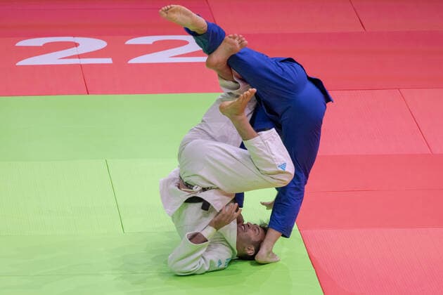Sport Themen der Woche KW27 Sport Bilder des Tages (220711) -- BUDAPEST, July 11, 2022 -- Japan s Sanshiro Murao (R) and Italy s Christian Parlati compete during the Men s 90kg final at the IJF Grand Slam Hungary 2022 in Budapest, Hungary on July 10, 2022. (Photo by Xinhua) (SP) HUNGARY-BUDAPEST-JUDO-GRAND SLAM 2022 AttilaxVolgyi 
