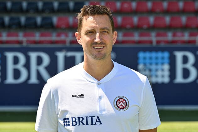 08 07 2022, xjhx, football 3 league, SV Wehen Wiesbaden photocall season 2022 23 emspor, v l team doctor Dr Michael Hoestermann DFL DFB REGULATES PROHIBIT ANY USE OF PHOTOGRAPHS as IMAGE SEQUENCES and or QUASI VIDEO Wiesbaden
