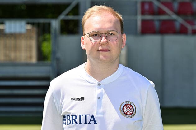 08 07 2022, xjhx, football 3 league, SV Wehen Wiesbaden photocall season 2022 23 emspor, v l Philipp Gründler head of scouting analysis DFL DFB REGULATES PROHIBIT ANY USE OF PHOTOGRAPHS as IMAGE SEQUENCES and or QUASI VIDEO Wiesbaden