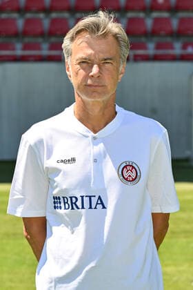 08 07 2022, xjhx, football 3 league, SV Wehen Wiesbaden photocall season 2022 23 emspor, v l team doctor Dr Tammo Quitzau DFL DFB REGULATES PROHIBIT ANY USE OF PHOTOGRAPHS as IMAGE SEQUENCES and or QUASI VIDEO Wiesbaden