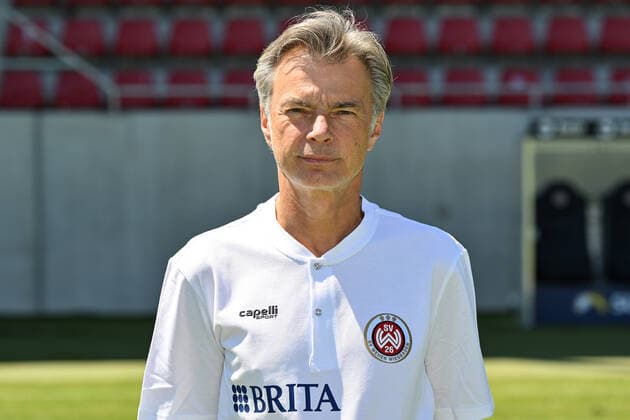 08 07 2022, xjhx, football 3 league, SV Wehen Wiesbaden photocall season 2022 23 emspor, v l team doctor Dr Tammo Quitzau DFL DFB REGULATES PROHIBIT ANY USE OF PHOTOGRAPHS as IMAGE SEQUENCES and or QUASI VIDEO Wiesbaden