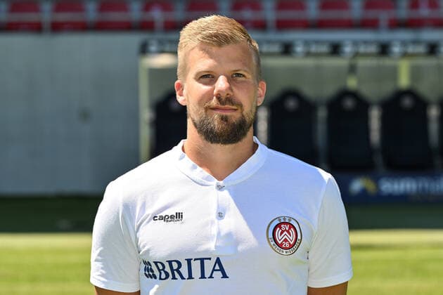 08 07 2022, xjhx, football 3 league, SV Wehen Wiesbaden photocall season 2022 23 emspor, v l physiotherapist Robin Reitze DFL DFB REGULATES PROHIBIT ANY USE OF PHOTOGRAPHS as IMAGE SEQUENCES and or QUASI VIDEO Wiesbaden