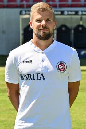 08 07 2022, xjhx, football 3 league, SV Wehen Wiesbaden photocall season 2022 23 emspor, v l physiotherapist Robin Reitze DFL DFB REGULATES PROHIBIT ANY USE OF PHOTOGRAPHS as IMAGE SEQUENCES and or QUASI VIDEO Wiesbaden