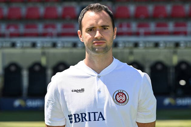 08 07 2022, xjhx, football 3 league, SV Wehen Wiesbaden photocall season 2022 23 emspor, v l senior athletic trainer Alex Ryan DFL DFB REGULATES PROHIBIT ANY USE OF PHOTOGRAPHS as IMAGE SEQUENCES and or QUASI VIDEO Wiesbaden.