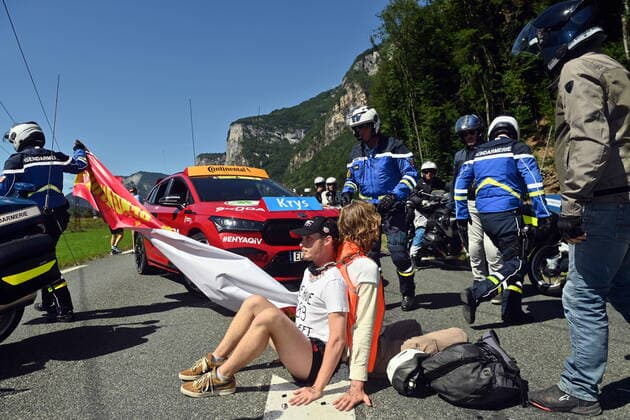 Illustration picture shows and the neutralization of the race following a demonstration stage ten of the Tour de France cycling race, a 148km race from Morzine les Portes du Soleil to Megeve, France, on Tuesday 12 July 2022. This year s Tour de France takes place from 01 to 24 July 2022. - UK OUT DAVIDxSTOCKMAN  x37352681x