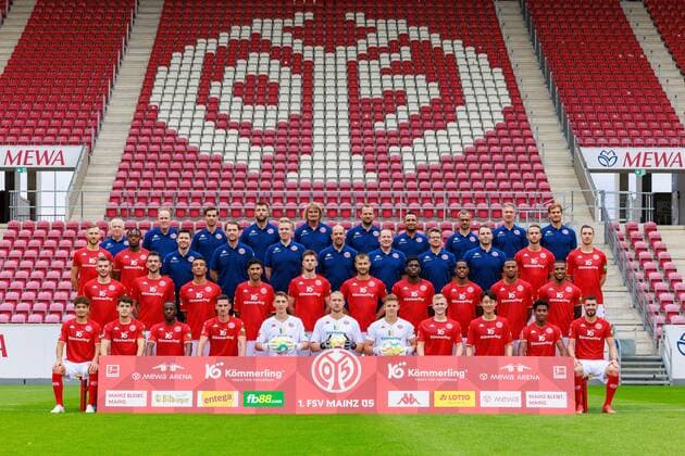 Mainz, MEWA Arena, 11 07 2022, team photo 1 Bundesliga 1 FSV Mainz 05, Top row Walter Notter Zeugwart , Torsten Körner Zeugwart , Vincent Lorenz video analysis , Stephan Kuhnert goalkeeper coach , Bo Svensson head coach , Babak Keyhanfar Co Trainer , Patrick Kaniuth Co Trainer , Sven Herzog Head of Performance , Axel Busenkell Head of Rehabilitation , Jonas Grünewald Deputy Head of Performance Center Top Silvan Widmer, Anderson Lucoqui, PD Dr Stefan Mattyasovszky doctor , Dr Philipp Appelmann doctor , Dr Simon Diestelmeier physician , Christopher Rohrbeck physiotherapist , Stefan Kamilli physiotherapist , Steffen Tröster physiotherapist , Nico Hölzel physiotherapist , Marcus Ingvartsen, Dominik Kohr Middle Bottom Maxim Leitsch, Stefan Bell, Karim Onisiwo, Aymen Barkok, Anton Stach, Alexander Hack, Danny da Costa, Edimilson Fernandes, Delano Burgzorg, Marlon Mustapha Front row Ben Bobzien, Eniss Shabani, Merveille Papela, Antony Caci, Lasse Rieß, Robin Zentner, Finn Dahmen, Jonathan Burkardt, Jae sung Lee, Leandro Barreiro, Aaron Martin