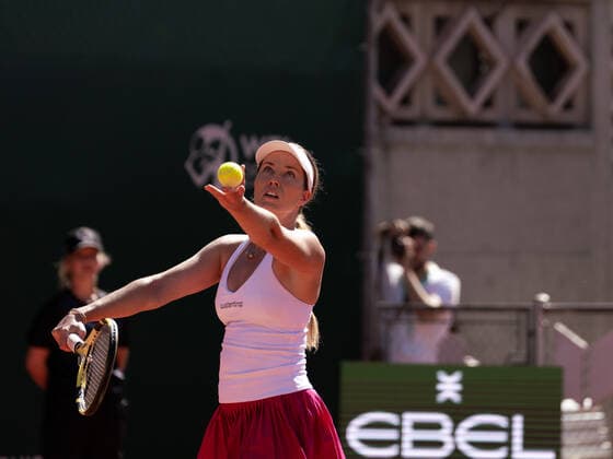 July 12, 2022, Lausanne, Vaud, Switzerland: Lausanne, Switzerland: DANIELLE COLLINS of the United States of America serves in her WomenÃ¢â‚¬â ¢s Singles first-round match against Simona Waltert at the Ladies Open Lausanne. Lausanne Switzerland - ZUMAs230 20220712_znp_s230_005 Copyright: xCorinexScibozx
