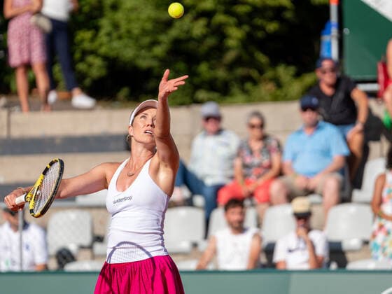 July 12, 2022, Lausanne, Vaud, Switzerland: Lausanne, Switzerland: DANIELLE COLLINS of the United States of America serves in her WomenÃ¢â‚¬â ¢s Singles first-round match against Simona Waltert at the Ladies Open Lausanne. Lausanne Switzerland - ZUMAs230 20220712_znp_s230_006 Copyright: xCorinexScibozx