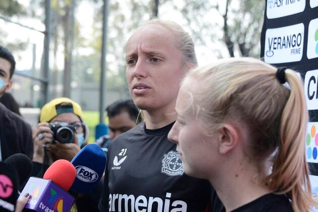 July 12, 2022, Mexico City, Mexico City, Mexico: July 12, 2022, Mexico City, Mexico: Women s Bayer Leverkusen players Caroline Siems and Irina Pando during a press conference, PK, Pressekonferenz to announce the match between America and Bayer Leverkusen as part of 100 years of Bayer in Mexico. on July 12, 2022 in Mexico City, Mexico. Mexico City Mexico - ZUMAe321 0162795350st Copyright: xCarlosxTischlerx xEyepixxGroupx