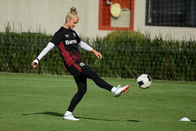 Fußball, Frauen, Bayer Leverkusen Training in Mexiko July 12, 2022, Mexico City, Mexico City, Mexico: July 12, 2022, Mexico City, Mexico: Anna Klink of the Women s Bayer Leverkusen team during a training before the match between America and Bayer Leverkusen as part of 100 years of Bayer in Mexico. on July 12, 2022 in Mexico City, Mexico. Mexico City Mexico - ZUMAe321 0162805381st Copyright: xCarlosxTischlerx xEyepixxGroupx