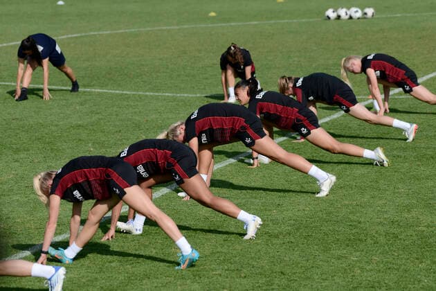 Fußball, Frauen, Bayer Leverkusen Training in Mexiko July 12, 2022, Mexico City, Mexico City, Mexico: July 12, 2022, Mexico City, Mexico: Women s Bayer Leverkusen team during a training before the match between America and Bayer Leverkusen as part of 100 years of Bayer in Mexico. on July 12, 2022 in Mexico City, Mexico. Mexico City Mexico - ZUMAe321 0162805593st Copyright: xCarlosxTischlerx xEyepixxGroupx