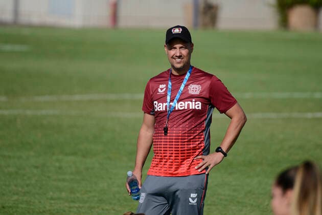 Fußball, Frauen, Bayer Leverkusen Training in Mexiko July 12, 2022, Mexico City, Mexico City, Mexico: July 12, 2022, Mexico City, Mexico: Women s Bayer Leverkusen coach Robert de Pauw during a training before the match between America and Bayer Leverkusen as part of 100 years of Bayer in Mexico. on July 12, 2022 in Mexico City, Mexico. Mexico City Mexico - ZUMAe321 0162805597st Copyright: xCarlosxTischlerx xEyepixxGroupx