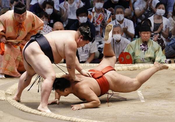 Nagoya Grand Sumo Tournament Ozeki Shodai (L) defeats Hoshoryu on the fourth day of the 15-day Nagoya Grand Sumo Tournament at Dolphins Arena in Nagoya, central Japan, on July 13, 2022.  A14AA0001313884P