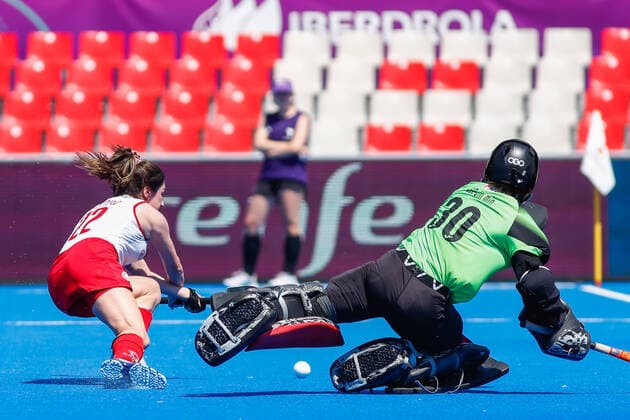July 13, 2022, TERRASSA, BARCELONA, SPAIN: Madeline Secco of Canada and Jinmin Lee of Korea during shoot outs in action during the FIH Hockey Women s World Cup 2022, 13th - 16th , hockey match played between Canada and Korea at Estadi Olimpic on July 13, 2022, in Terrassa, Barcelona, Spain. TERRASSA SPAIN - ZUMAa181 20220713_zaa_a181_030 Copyright: xIrinaxR.xHx