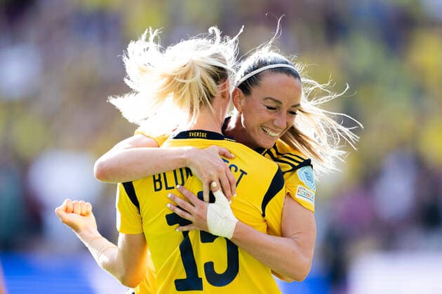 220713 Rebecka Blomqvist and Kosovare Asllani of Sweden celebrate a disallowed goal during the UEFA Women s Euro 2022 group stage match between Sweden and Switzerland on July 13, 2022 in Sheffield Photo Ludvig Thunman BILDBYRAN kod LT LT0371 fotboll football soccer fotball fotbolls em europamästerskap em uefa womens euro sverige sweden switzerland schweiz dam bbeng landskamp,  Copyright: LUDVIGxTHUNMAN BB220713LT200