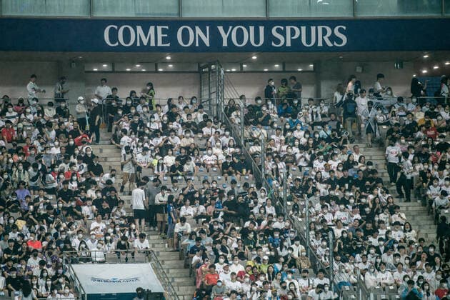 Coupang Play Series ( Team K League vs Tottenham Hotspur - 2022 07 13 ) SEOUL, SOUTH KOREA, JUL 13 : Football fans during the Coupang Play Series Pre Season Friendly match between Team K League and Tottenham Hotspur at the Seoul World Cub Stadium in Seoul, South Korea, 13 July 2022. (Editorial Use Only) Seoul the Seoul World Cup Stadium South Korea 7464_260715 Copyright: xStevexChoxKyewoong PentaxPressx