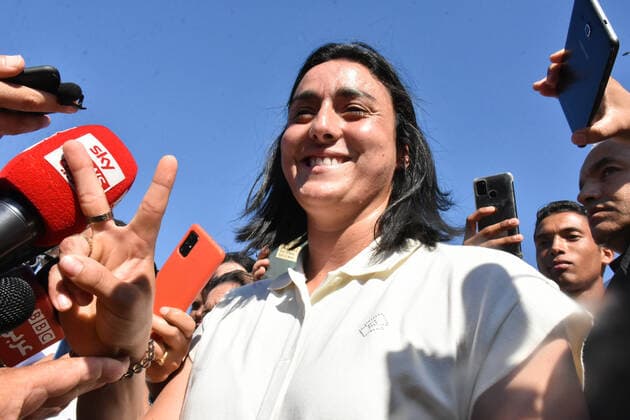 July 13, 2022, Tunis, Tunisia: Tunisian tennis player Ons Jabeur gestures to her fans upon her return to the capital of Tunis from Wimbledon. Hailing her as the nation s pride and ambassador of happiness , Tunisians remained enthralled with tennis star Ons Jabeur, celebrating her presence in the prestigious Wimbledon final despite her loss. Tunis Tunisia - ZUMAs197 0162823139st Copyright: xJdidixWassimx