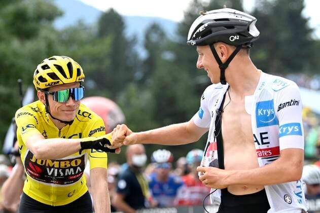ALPE D HUEZ, FRANCE - JULY 14 : Vingegaard Jonas (DEN) of Team Jumbo-Visma & Pogacar Tadej (SLO) of UAE Team Emirates during stage 12 of the 109th edition of the 2022 Tour de France cycling race, a stage of 166 kms with start in Briancon and finish in Alpe d Huez on July 14, 2022 in Alpe d Huez, France, 14 07 2022 ( Motordriver Kenny Verfaillie - Tour de France 2022 - Stage 12 PhotoNews Panoramic 