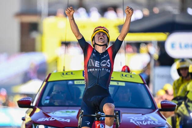 Sport Bilder des Tages British Tom Pidcock of Ineos Grenadiers crosses the finish line to win stage twelve of the Tour de France cycling race, a 166km race from Briancon to Alpe d Huez, France, on Thursday 14 July 2022. This year s Tour de France takes place from 01 to 24 July 2022. - UK OUT DAVIDxSTOCKMAN  x37480055x