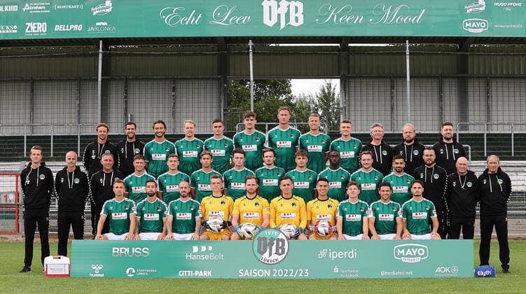VfB Luebeck RL Nord, portrait date 2022 2023, team photo Back row from left Team Manager Daniel Pauls, Athletics Coach Gianluca Fraternali, Felix Drinkuth, Kimmo Hovi, Lasse Jetz, Mats Facklam, Jannik Lšhden, Tommy Grupe, Noah Plume, team doctor Dr Bernd Staden, team doctor Dr Stefan Bark, physiotherapist Ole Wulf Middle row from left Head coach Lukas Pfeiffer, co coach Lars Hopp, goalkeeper coach Benjamin Loose, Mattis Daube, Marius Hauptmann, Sven Freitag, Oskar von Esebeck, Niklas Kastenhofer, Jan Lippegaus, Fawaz Kassimou, Florian Egerer, Tarik GšzŸsirin, physiotherapist Matthias Stobbe, kit attendant Ulrich Lenz, kit attendant Horst Plieske Front row from left Morten RŸdiger, Manuel Farrona Pulido, Marvin Thiel, Christopher Barkmann, Eric GrŸndemann, Florian Kirschke, JosŽ Aguirre, Vjekoslav Taritas, Mirko Boland, Robin Kšlle Missing