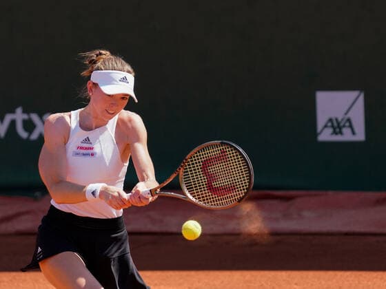July 15, 2022, Lausanne, Vaud, Switzerland: Lausanne, Switzerland: SwitzerlandÃ¢â‚¬â ¢s SIMONA WALTERT plays a backhand return during her WomenÃ¢â‚¬â ¢s Singles quarter-final match against Olga Danilovic at the Ladies Open Lausanne. Lausanne Switzerland - ZUMAs230 20220715_znp_s230_009 Copyright: xCorinexScibozx