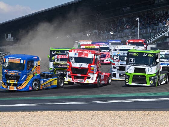 Bilder des Jahres 2022, Sport 07 Juli Sport Bilder des Tages Es wird eng. Ein Vorderrad bei Thomas Robineau (Team Robineau, 03) hebt schon ab. Dabei Jose Edouardo Rodrigues (Team Reboconort, 38), Raphael Sousa (Team Virty Truck Racing, 21), Ivan Rodrigues (Team Luxosport, 95) und Lionel Montagne (Team Aravi, 04). FFSA ADAC Mittelrhein Cup Rennen 1. 35. Internationaler ADAC Truck-Grand-Prix, 15.07.2022 35. Internationaler ADAC Truck-Grand-Prix, Motorsport, 15.07.2022 Eifel *** Its getting tight A front wheel at Thomas Robineau Team Robineau, 03 already takes off In the process Jose Edouardo Rodrigues Team Reboconort, 38 , Raphael Sousa Team Virty Truck Racing, 21 , Ivan Rodrigues Team Luxosport, 95 and Lionel Montagne Team Aravi, 04 FFSA ADAC Mittelrhein Cup Race 1 35 International ADAC Truck Grand Prix, 15 07 2022 35 International ADAC Truck Grand Prix, Motorsport, 15 07 2022 Eifel Copyright: xEibner-Pressefotox EP_THR