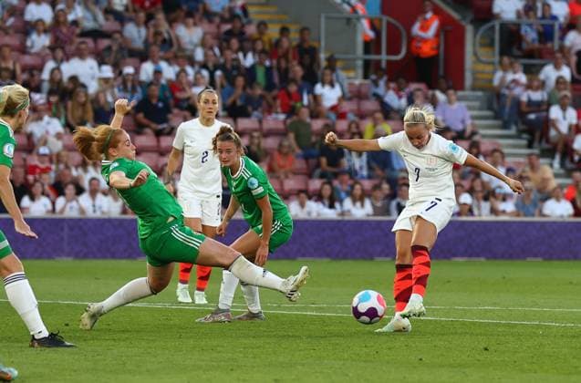 Southampton, England, 15th July 2022. Beth Mead of England scores the second goal of the match during the UEFA Women s European Championship, EM, Europameisterschaft 2022 match at St Mary s Stadium, Southampton. Picture credit should read: David Klein Sportimage EDITORIAL USE ONLY. No use with unauthorised audio, video, data, fixture lists, club league logos or live services. Online in-match use limited to 120 images, no video emulation. No use in betting, games or single club league player publications. SPI-1753-0042