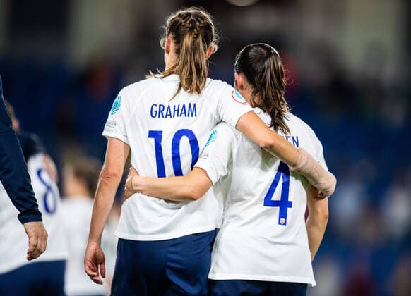 220715 Caroline Graham Hansen and Tuva Hansen of Norway look dejected after during the UEFA Women s Euro 2022 group stage match between Austria and Norway on July 15, 2022 in Brighton Photo Vegard Grott BILDBYRAN kod VG VG0329 bbeng fotboll football soccer fotball fotbolls em europamästerskap em fotball em uefa womens euro dam international norway norway austria austria austria day10 depp,  Copyright: VEGARDxGRoTT BB220715VG131