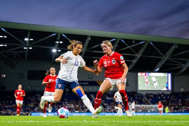 220715 Celin Bizet Ildhusoy of Norway and Verena Hanshaw of Austria during the UEFA Women s Euro 2022 group stage match between Austria and Norway on July 15, 2022 in Brighton Photo Vegard Grott BILDBYRAN kod VG VG0329 bbeng fotboll football soccer fotball fotbolls em europamästerskap em fotball em uefa womens euro dam international norway norway austria austria austria day10,  Copyright: VEGARDxGRoTT BB220715VG137