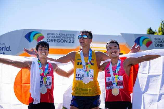 220715 Koki Ikeda of Japan second place , Perseus Karlström of Sweden third place and Toshikazu Yamanishi first place celebrate after competing in men s 20 km race walk during day 1 of the 2022 World Athletics Championships on July 15, 2022 in Eugene Photo Joel Marklund BILDBYRAN kod JM JM0323 bbeng friidrott athletics friidrett 2022 world athletics championships world athletics championships oregon22 friidrotts vm friidretts vm vm gang sverige jubel,  Copyright: JOELxMARKLUND BB220715JM088