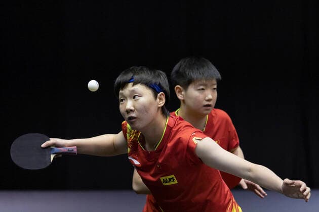 Bilder des Jahres 2022, Sport 07 Juli (220716) -- BUDAPEST, July 16, 2022 -- Sun Yingsha Wang Manyu (L) of China compete during the women s doubles quarterfinal against Hinaro Miu Ishikawa Kasumi of Japan at the World Table tennis, Tischtennis Star Contender European Summer Series 2022 in Budapest, Hungary on July 15, 2022. (Photo by Xinhua) (SP)HUNGARY-BUDAPEST-TABLE TENNIS-WTT STAR CONTENDER-WOMEN S DOUBLES AttilaxVolgyi 